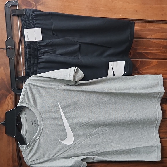 🆕️ Nike Tee & Shorts - Picture 1 of 2